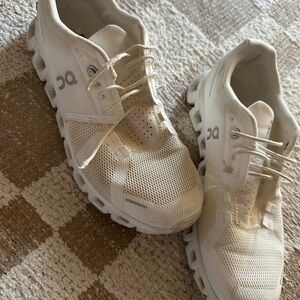 On Running womens Cream Sneakers